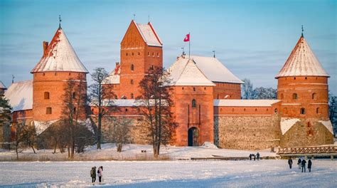 vaiko raudoni skruostai