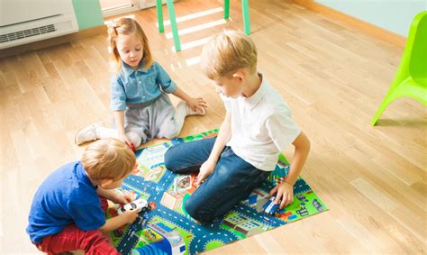 vaikai dirbantys darže