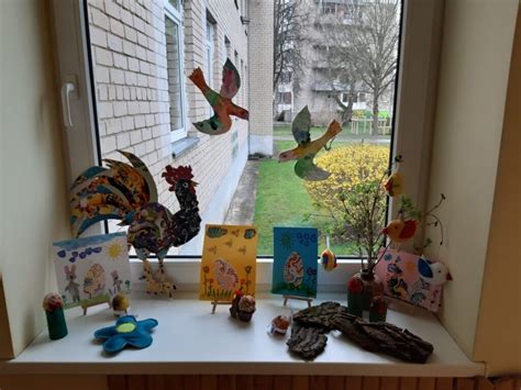 Vaikų kūrybinių darbų paroda darželio kieme