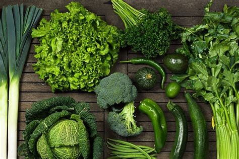 infografika su įvairių daržovių atvaizdais ir jų pavadinimais