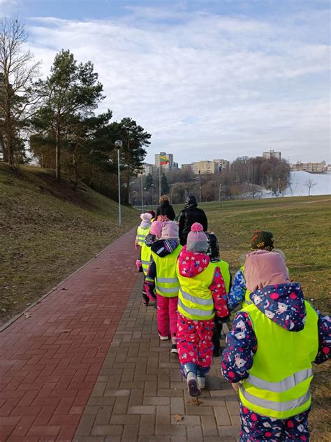 Josvainių darželio vaikai matuojasi šaulių aprangą
