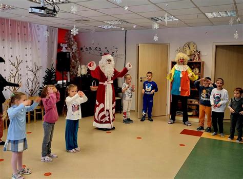 Vaikai su karnavaliniais kostiumais