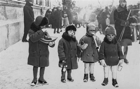 Vaikai dalyvauja Kaziuko mugėje
