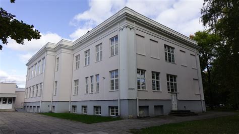 Smilgių gimnazijos pastato eksterjero nuotrauka