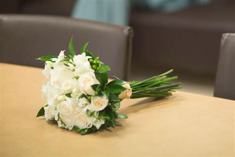 Vestuvinė puokštė su mirtos šakelėmis