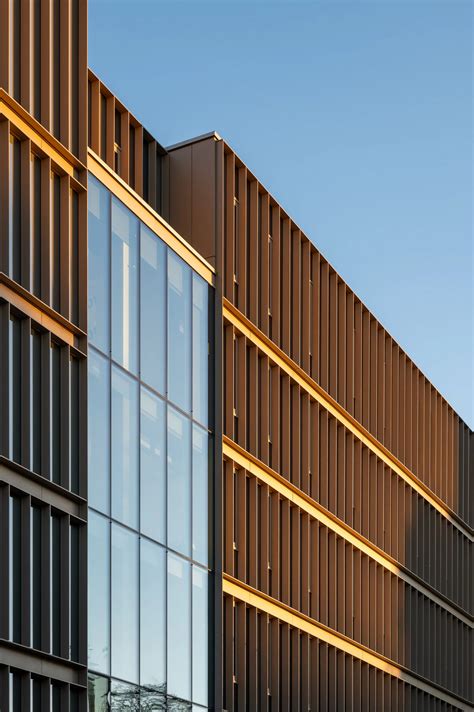 Administracinis pastatas su nuorodomis