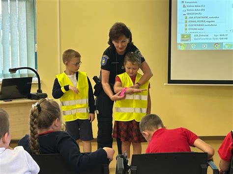 Infografika apie saugų elgesį kelyje