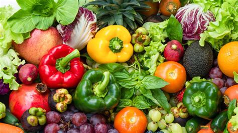 Įvairios spalvos daržovės kūdikių maistui