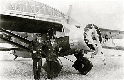 Steponas Darius ir Stasys Girėnas prie lėktuvo „Lituanica“, 1933 m. liepos mėn. Vytauto Didžiojo karo muziejaus eksponatas.