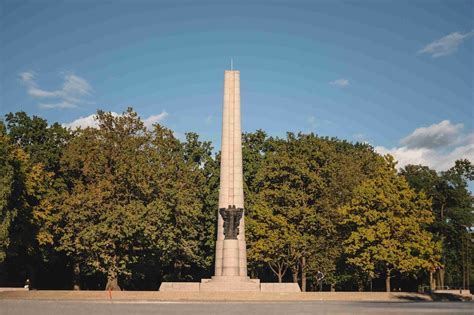 Paminklas lakūnams Steponui Dariui ir Stasiui Girėnui