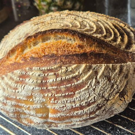 vaikai, padedantys kepti duoną