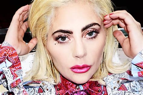 Lady Gaga be makiažo filmo „Taip gimė žvaigždė“ kadre