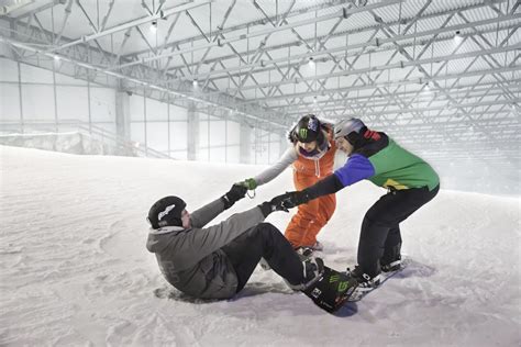šeima slidinėja Snow Arenoje Druskininkuose