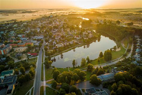 Molėtai. Panoraminis vaizdas į miestą ir ežerus