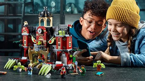 vaikai žaidžia Lego žaidimus