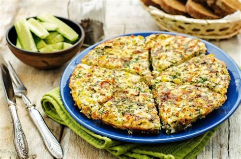 Frittata su cukinijomis ir šonine