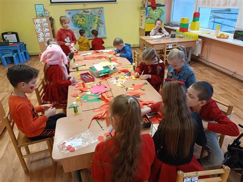 Vaikai priešmokyklinėje grupėje mokykloje