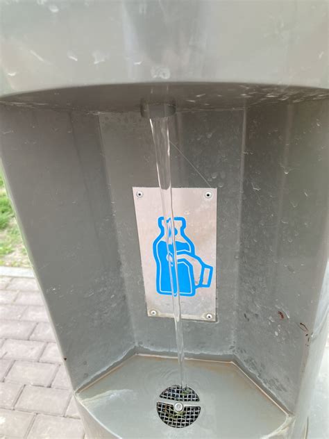 Švaraus geriamojo vandens stotelė mokykloje
