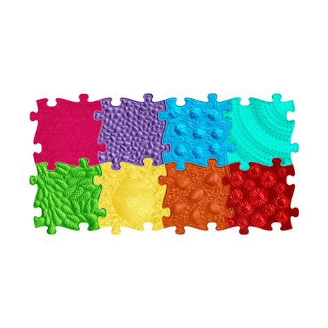 Vaikas žaidžia ant ortopedinio kilimėlio