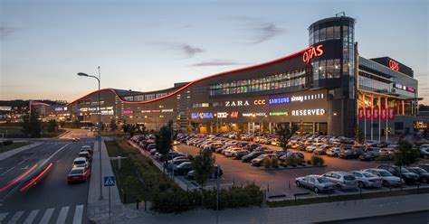 Šeima pramogauja prekybos centre
