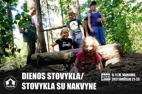 Vaikai atlieka kliūčių ruožo užduotį
