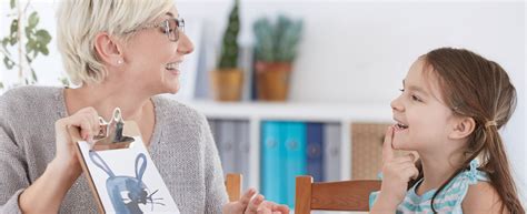 logopedas konsultuoja tėvus