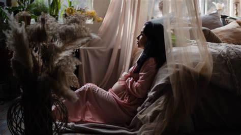 moteris sapne simbolizuojanti nėštumą ir naują pradžią