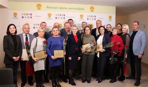Krizių skyriaus gyventojai tvarko aplinką