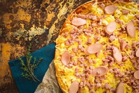 Vaikiška pica su įvairiais ingredientais