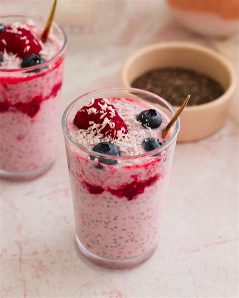 Bananinis čija sėklų pudingas ir braškinis pyragas