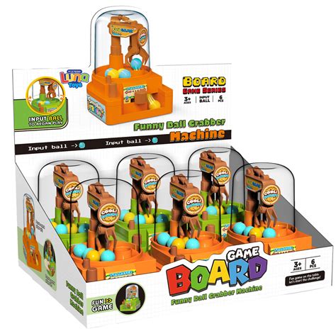 Vaikas, lavinantis koordinaciją vairuodamas elektromobilį