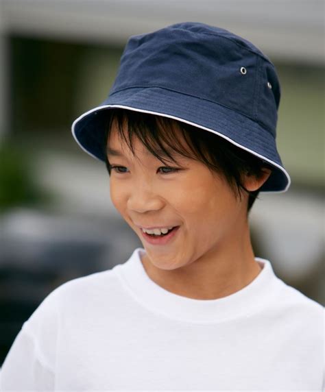 Įvairių stilių vaikiškų kepurių nuo saulės