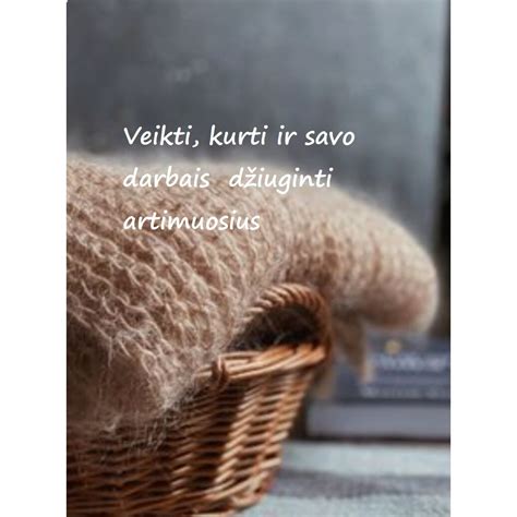 Mezgimo įrankiai ir įvairiaspalviai siūlai