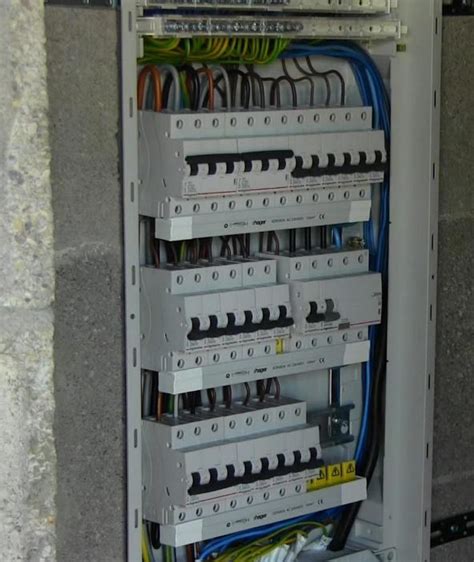 Elektros skydelis ir jo apsaugos sistemos