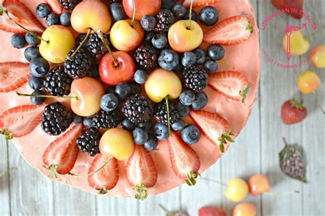 spalvingas vaisių tortas vaikams
