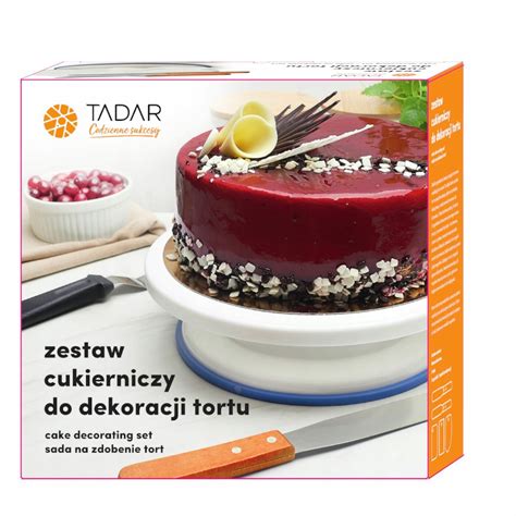 stalas su šviežiais ingredientais tortų gamybai