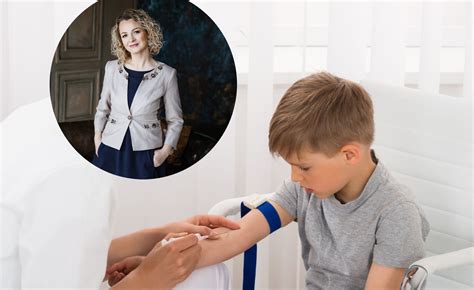 Gydytojas kalbasi su tėvais apie vaiko kraujo tyrimų rezultatus