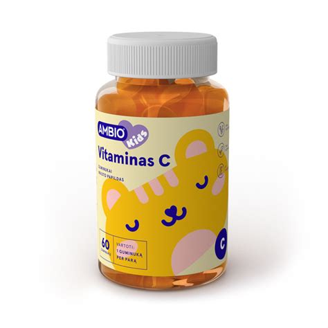 Vaikas valgantis įvairų maistą ir vitaminas C guminukai