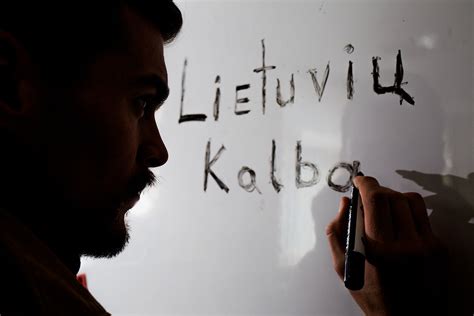 vaikai užsiima veikla lietuvių kalba