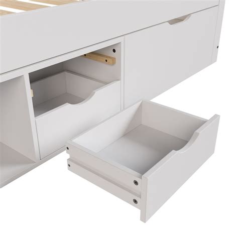Vaikiška lova su integruotais stalčiais daiktams