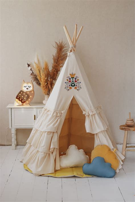 Tipi palapinė vaikų kambaryje