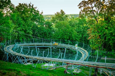 Vasaros rogučių trasa su greitį reguliuojančiomis rogėmis