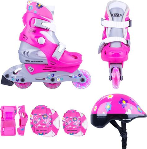 Vaikas su riedučių apsaugų komplektu važiuojantis paspirtuku