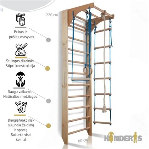 vaikas sportuoja ant švediškos sienelės namuose