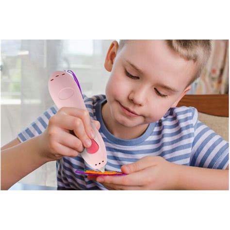 Ergonomiško rašiklio laikiklio nuotrauka su vaiko ranka