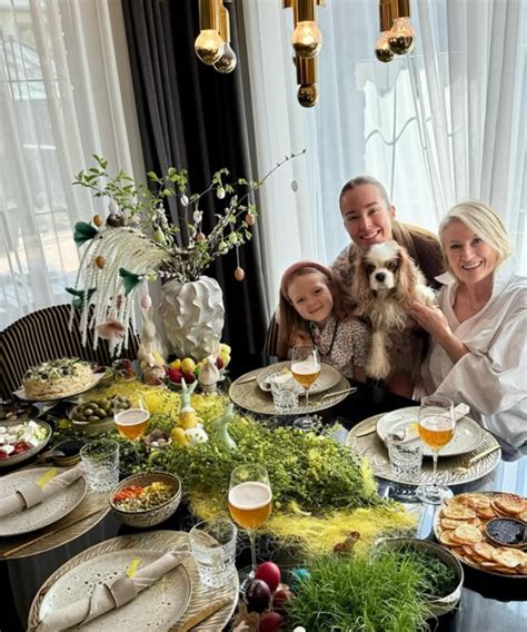 Šeima švenčia Velykas