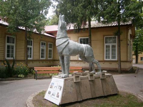Geležinio vilko skulptūra Vilniuje