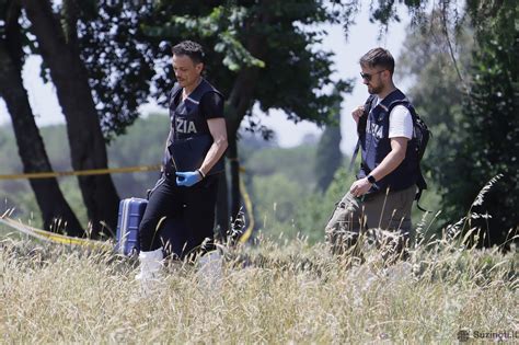 kūdikis vežimėlyje parke