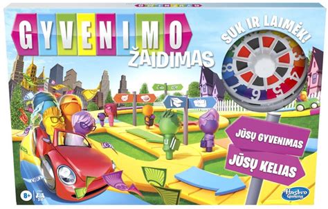 Šeima žaidžianti stalo žaidimą