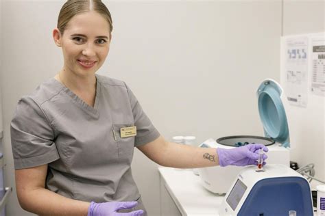 vaikas atlieka kraujo tyrimą